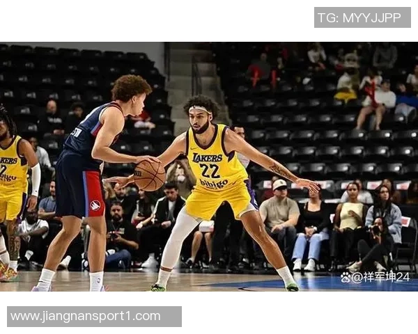 沃特森表现稳定全场14投8中贡献21分5篮板2助攻1盖帽并遭遇5次犯规 沃特森表现稳定全场14投8中贡献21分5篮板2助攻1盖帽并遭遇5次犯规